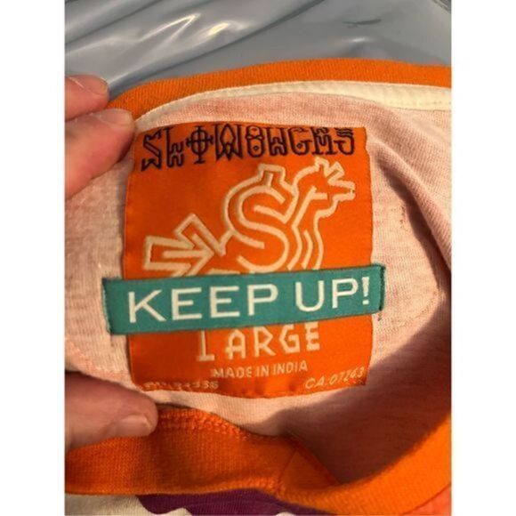 SlowBucks Geometric V-neck Short Sleeve T-Shirt. Size Large - Picture 3 of 5